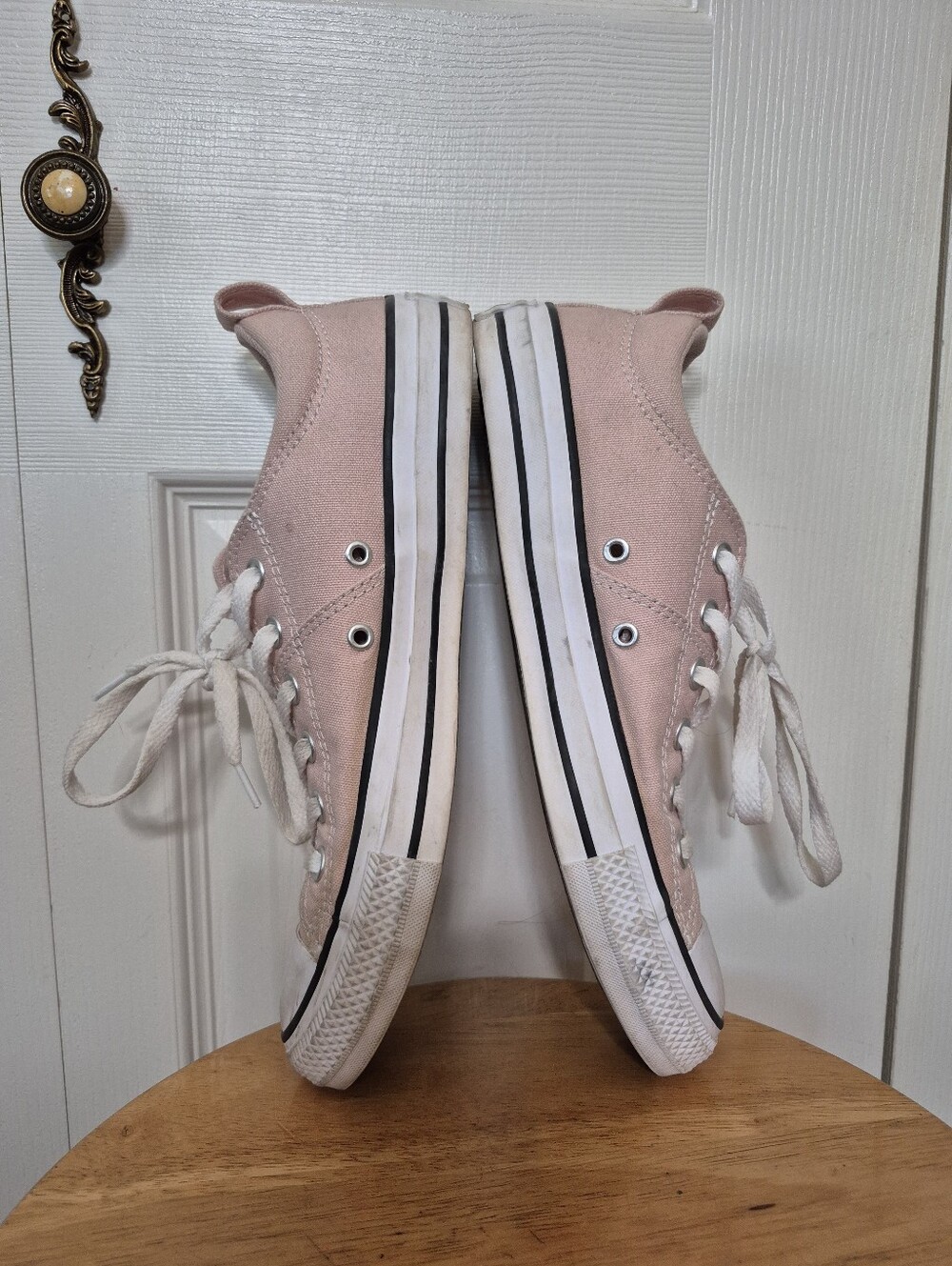 Womens size 9 light pink converse sneakers
